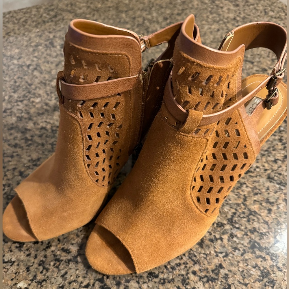 Cute!! BCBG Slightly used Suede Booties Camel color Size 9 1/2 4” heel Zip sides